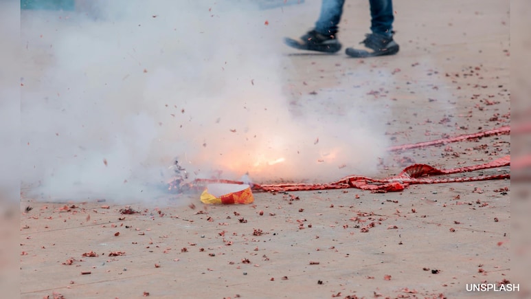 Elderly Woman Beaten In Kolkata For Objecting To Late-Night Firecrackers Elderly Woman Beaten In Kolkata For Objecting To Late-Night Firecrackers
