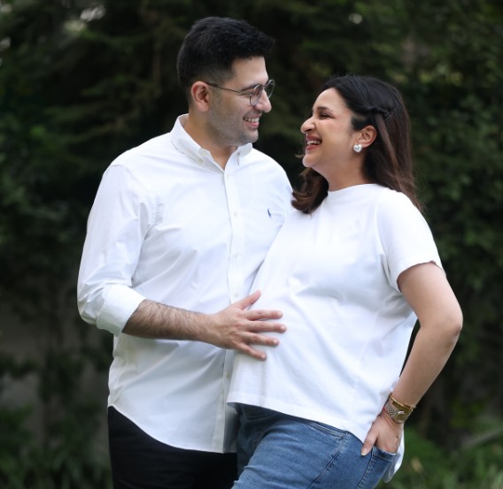 परिणीति चोपड़ा के बर्थडे पर पति राघव चड्ढा ने कुछ यूं दी बधाई, शेयर की बेबी बंप वाली अनसीन फोटोज