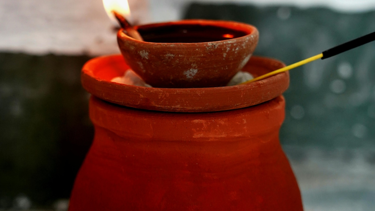 How to create a perfect Laxmi puja decoration setup this Diwali?
