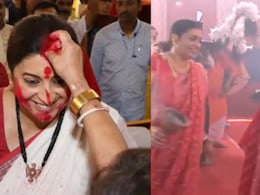 Video: Smriti Irani Performs <i>Dhunuchi Naach</i> At A Delhi Durga Puja Pandal Video: Smriti Irani Performs <i>Dhunuchi Naach</i> At A Delhi Durga Puja Pandal