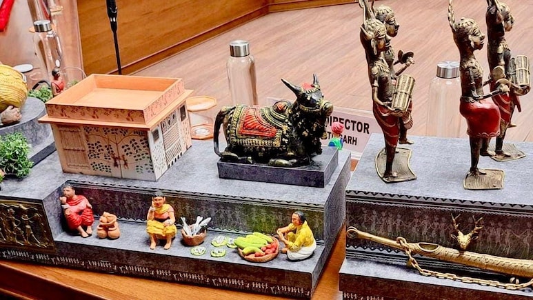 गुजरात में आयोजित एकता परेड में छत्तीसगढ़ की झांकी का चयन, संघर्ष से विकास की ओर बस्तर रखी गई है थीम गुजरात में आयोजित एकता परेड में छत्तीसगढ़ की झांकी का चयन, संघर्ष से विकास की ओर बस्तर रखी गई है थीम