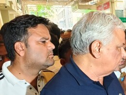 Rajasthan: "पहले बिल चुकाओ, फिर मिलेगा शव", मृतक के परिजनों ने लगाई गुहार, अस्पताल पहुंच गए मंत्री किरोड़ीलाल मीणा Rajasthan: "पहले बिल चुकाओ, फिर मिलेगा शव", मृतक के परिजनों ने लगाई गुहार, अस्पताल पहुंच गए मंत्री किरोड़ीलाल मीणा