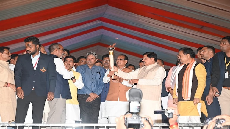 CM मोहन यादव ने विदिशा के विकास को लेकर किए ये ऐलान; सांसद खेल महोत्सव का हुआ जोरदार शुभारंभ CM मोहन यादव ने विदिशा के विकास को लेकर किए ये ऐलान; सांसद खेल महोत्सव का हुआ जोरदार शुभारंभ