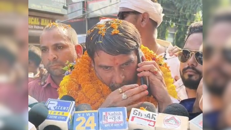Bihar Poll Candidate Leaves To File Nomination, Then Drops Out At Father's Order Bihar Poll Candidate Leaves To File Nomination, Then Drops Out At Father's Order