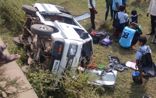 10 Students Injured As Van Falls Off Maharashtra Bridge Because Of Potholes