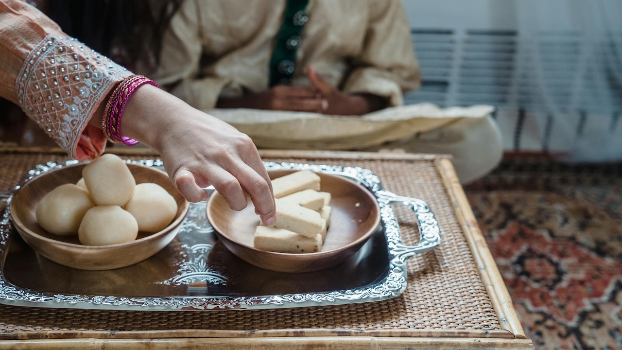 Ergonomic Serving Trays To Reduce Spillage and Enhance Presentation Ergonomic Serving Trays To Reduce Spillage and Enhance Presentation