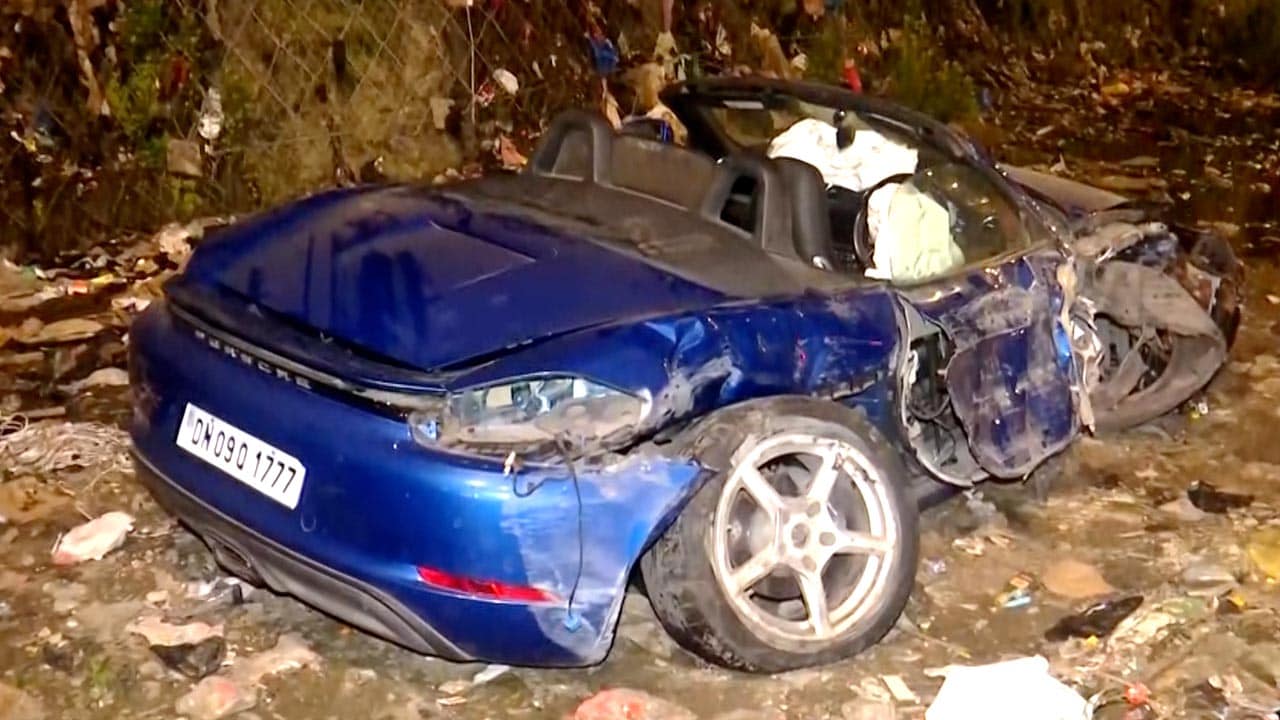 Speeding Porsche Crashes Into Divider On Mumbai Expressway, Driver Injured