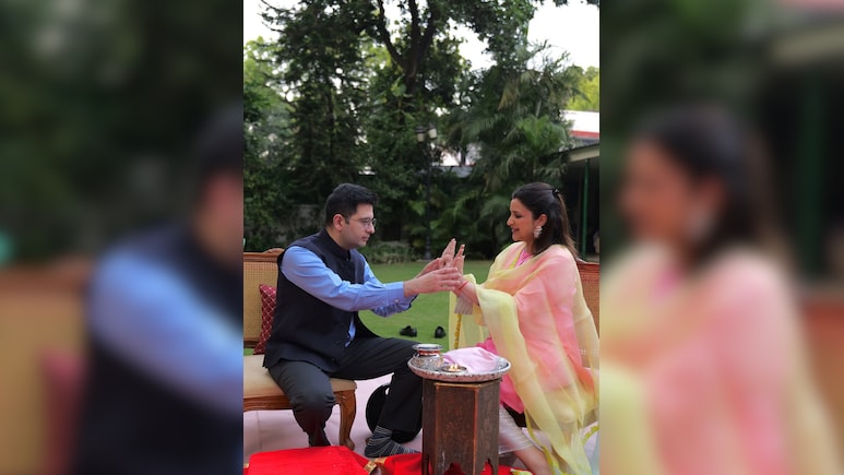 प्रेग्नेंट परिणीति चोपड़ा ने रखा पति राघव चड्ढा के लिए करवा चौथ का व्रत, फोटो से नहीं हटेंगी नजरें