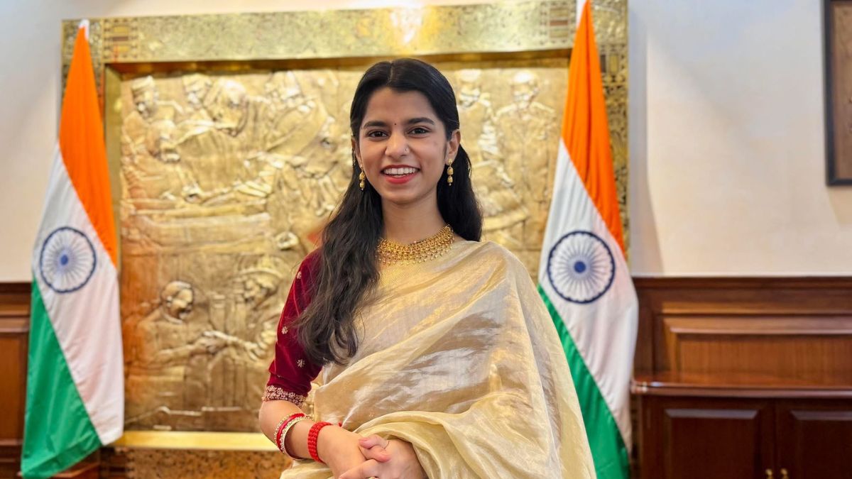 Singer Maithili Thakur Of BJP Leads In Bihar's Alinagar, Show Early Leads