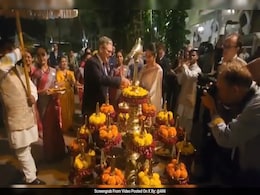 "Warm Welcome" For Keir Starmer In Mumbai As He Lights <i>Diyas</i> Ahead Of Diwali "Warm Welcome" For Keir Starmer In Mumbai As He Lights <i>Diyas</i> Ahead Of Diwali