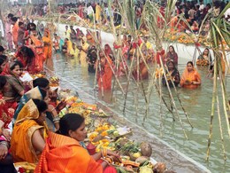 Chhath Puja 2025: छठ महापर्व का आज पहला अर्घ्य,जानें अस्तगामी सूर्य का समय और अर्घ्य देने की सही विधि Chhath Puja 2025: छठ महापर्व का आज पहला अर्घ्य,जानें अस्तगामी सूर्य का समय और अर्घ्य देने की सही विधि