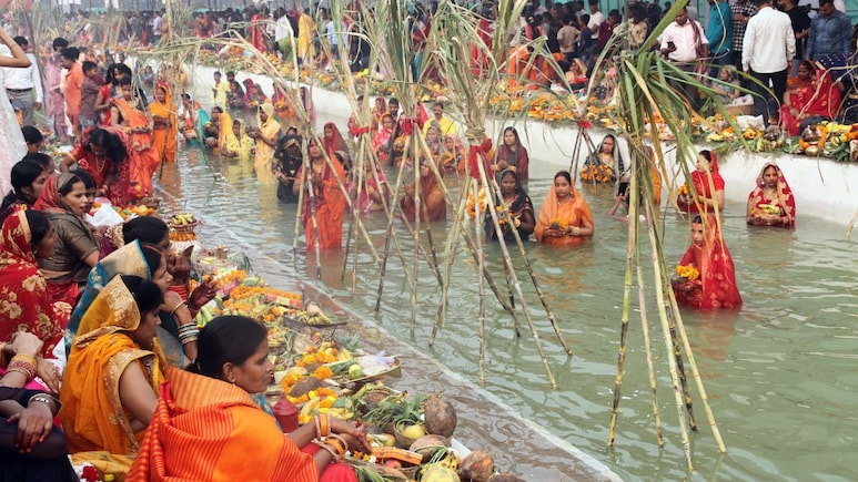 Chhath Puja 2025: छठ महापर्व का आज पहला अर्घ्य,जानें अस्तगामी सूर्य का समय और अर्घ्य देने की सही विधि Chhath Puja 2025: छठ महापर्व का आज पहला अर्घ्य,जानें अस्तगामी सूर्य का समय और अर्घ्य देने की सही विधि
