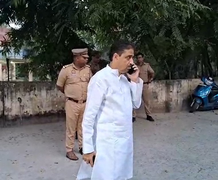बरेली जा रहे सांसद और विधायक को किया गया हाउस अरेस्ट , पढ़ें क्या है पूरा मामला