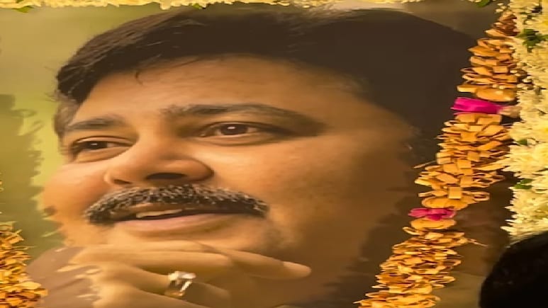 सतीश शाह की प्रार्थना सभा का वीडियो, पत्नी ने गाया पति का फेवरेट गाना, एक्ट्रेस हुईं इमोशनल सतीश शाह की प्रार्थना सभा का वीडियो, पत्नी ने गाया पति का फेवरेट गाना, एक्ट्रेस हुईं इमोशनल