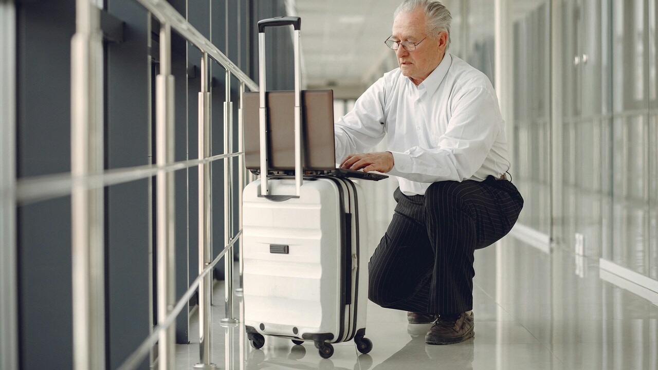 Airport Look Outfit Ideas That Are Actually Comfortable Airport Look Outfit Ideas That Are Actually Comfortable
