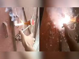 चाबी गुम गई...ताला तोड़ने के लिए न हथौड़ा न कटर शख्स ने लगाया ऐसा भयानक जुगाड़, देख लोग बोले- सोची ना होगी चाबी गुम गई...ताला तोड़ने के लिए न हथौड़ा न कटर शख्स ने लगाया ऐसा भयानक जुगाड़, देख लोग बोले- सोची ना होगी