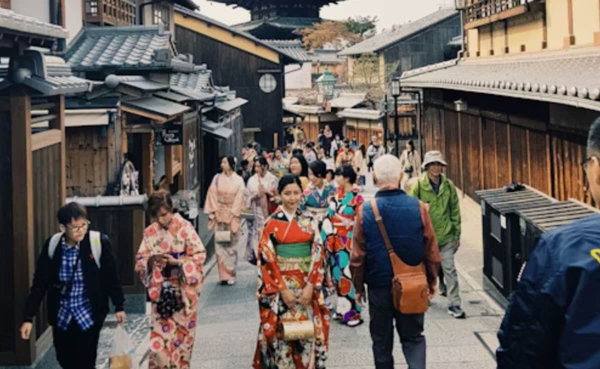 Pumps, Demure Makeup: Japan Municipality Slammed Over Dating Tips For Women