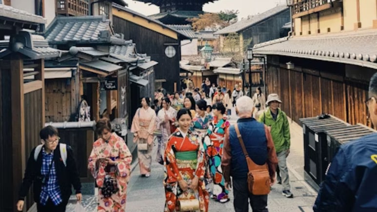 Pumps, Demure Makeup: Japan Municipality Slammed Over Dating Tips For Women Pumps, Demure Makeup: Japan Municipality Slammed Over Dating Tips For Women