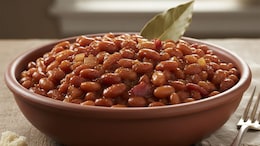 Diner Complains About "Entire Leaf" In Baked Beans, Restaurant's Witty Reply Wins The Internet