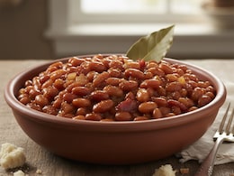 Diner Complains About "Entire Leaf" In Baked Beans, Restaurant's Witty Reply Wins The Internet