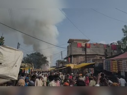 Fire in Diwali Market Dhar: पटाखा दुकानों में लगी आग, बिल्दा के दिवाली हाट बाजार में मची भगदड़ Fire in Diwali Market Dhar: पटाखा दुकानों में लगी आग, बिल्दा के दिवाली हाट बाजार में मची भगदड़