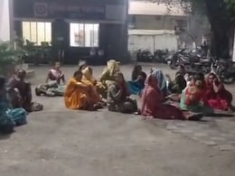24 किन्नरों के फिनाइल पीने का मामला: दो गुटों के बीच विवाद और मीडियाकर्मियों पर रेप के आरोप, बताई ये बात  24 किन्नरों के फिनाइल पीने का मामला: दो गुटों के बीच विवाद और मीडियाकर्मियों पर रेप के आरोप, बताई ये बात