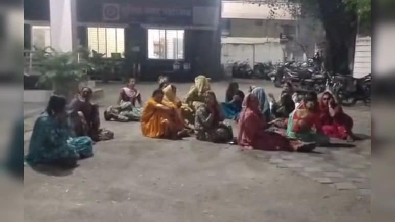 24 किन्नरों ने एक साथ पिया जहर; कई की हालत गंभीर, पुलिस ने पहुंचाया अस्पताल