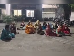 24 किन्नरों ने एक साथ पिया जहर; कई की हालत गंभीर, पुलिस ने पहुंचाया अस्पताल 24 किन्नरों ने एक साथ पिया जहर; कई की हालत गंभीर, पुलिस ने पहुंचाया अस्पताल