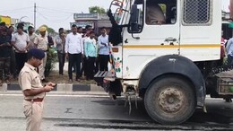 Rajasthan: शहनाई से दो दिन पहले घर में छाया मातम, बजरी ट्रक ने महिला को रौंदा, तड़पकर हुई दर्दनाक मौत