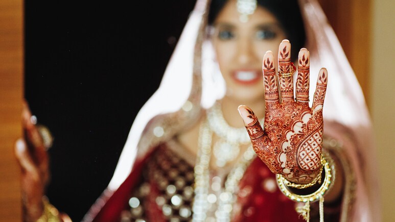 Karwa Chauth 2025 Mehndi Designs: इन ‘ट्रेडिंग’ मेहंदी डिजाइन को देख पति होंगे इंप्रेस, हर कोई कर रहा है ट्राई