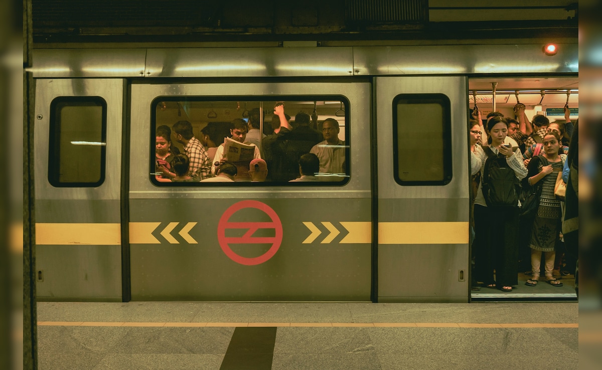 दिल्ली की हवा साफ करने के लिए 'ओवरटाइम' करेगी मेट्रो दिल्ली की हवा साफ करने के लिए 'ओवरटाइम' करेगी मेट्रो