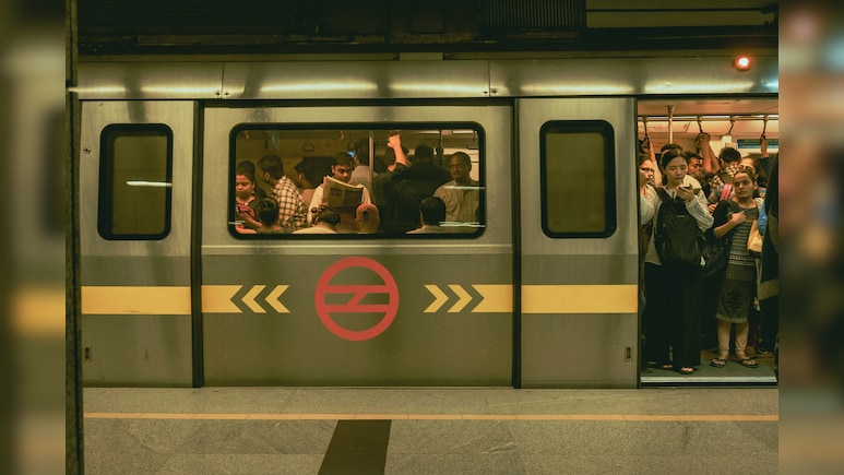 दिल्ली की हवा साफ करने के लिए 'ओवरटाइम' करेगी मेट्रो दिल्ली की हवा साफ करने के लिए 'ओवरटाइम' करेगी मेट्रो