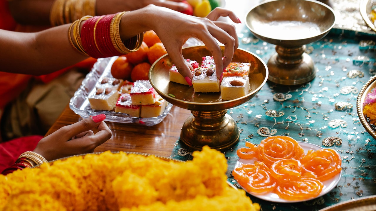 How to choose the best sweets for Diwali 2025 celebration