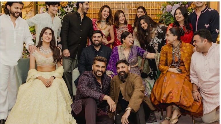 अंशुला कपूर ने की बॉयफ्रेंड रोहन ठक्कर से सगाई, तस्वीरें शेयर कर के लिखा- उसका शांत प्यार, घर जैसा लगता है...