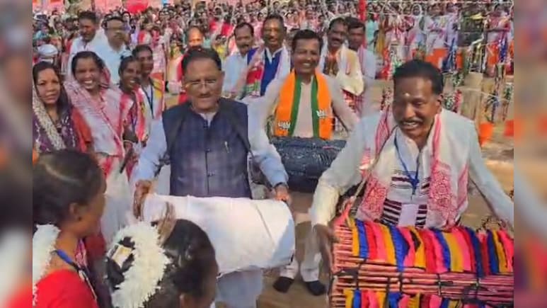 Karma Mahotsav 2025: सीएम साय ने बजाया मांदर, बोले- करमा महोत्सव हमारी गौरवशाली परंपरा का प्रतीक Karma Mahotsav 2025: सीएम साय ने बजाया मांदर, बोले- करमा महोत्सव हमारी गौरवशाली परंपरा का प्रतीक