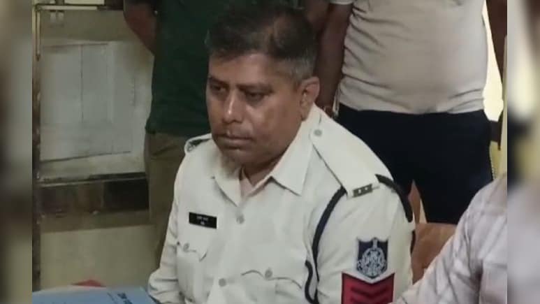 MP Bribery Case: FIR दर्ज करने के लिए मांगी ₹5 लाख की रिश्वत; प्रधान आरक्षक लोकायुक्त ने पकड़ा MP Bribery Case: FIR दर्ज करने के लिए मांगी ₹5 लाख की रिश्वत; प्रधान आरक्षक लोकायुक्त ने पकड़ा