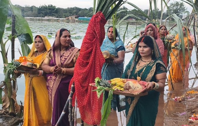 नारायणपुर में श्रद्धालुओं ने पूजा-अर्चना की। नारायणपुर में श्रद्धालुओं ने पूजा-अर्चना की।