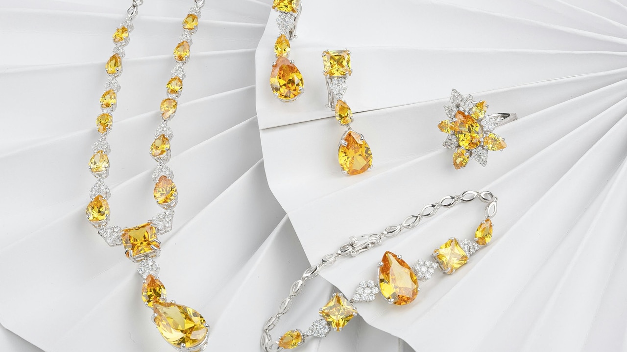 Jewellery Set Buying Guide: How To Match Necklines With Necklace Shapes