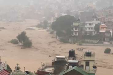 नेपाल में आफत की बारिश, भूस्‍खलन और अचानक बाढ़ से 42 लोगों की मौत, फ्लाइट्स भी ग्राउंडेड 