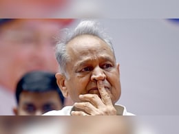 राजधानी में स्कूल जैसी जगह भी बच्चियां सुरक्षित नहीं, 7 साल की बच्ची से रेप पर गहलोत ने सरकार को घेरा राजधानी में स्कूल जैसी जगह भी बच्चियां सुरक्षित नहीं, 7 साल की बच्ची से रेप पर गहलोत ने सरकार को घेरा