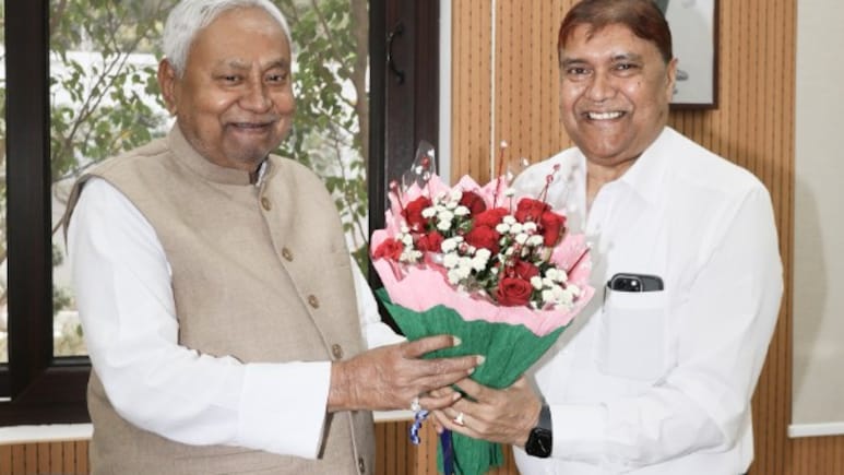 Biharsharif Vidhansabha Seat: CM नीतीश के राजनीतिक हृदय स्थल बिहारशरीफ में बीजेपी ने उतारा उम्मीदवार, मुकाबला दिलचस्प है Biharsharif Vidhansabha Seat: CM नीतीश के राजनीतिक हृदय स्थल बिहारशरीफ में बीजेपी ने उतारा उम्मीदवार, मुकाबला दिलचस्प है