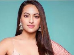 सोनाक्षी सिन्हा की बहन दे चुकी है हिट फिल्म, शाहरुख-काजोल की फिल्म में कर चुकी है काम सोनाक्षी सिन्हा की बहन दे चुकी है हिट फिल्म, शाहरुख-काजोल की फिल्म में कर चुकी है काम