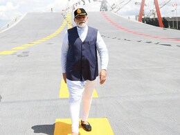 PM Modi ने INS विक्रांत पर जवानों संग मनाई दिवाली, इसी युद्धपोत ने करवाए थे PAK के 2 टुकड़े PM Modi ने INS विक्रांत पर जवानों संग मनाई दिवाली, इसी युद्धपोत ने करवाए थे PAK के 2 टुकड़े