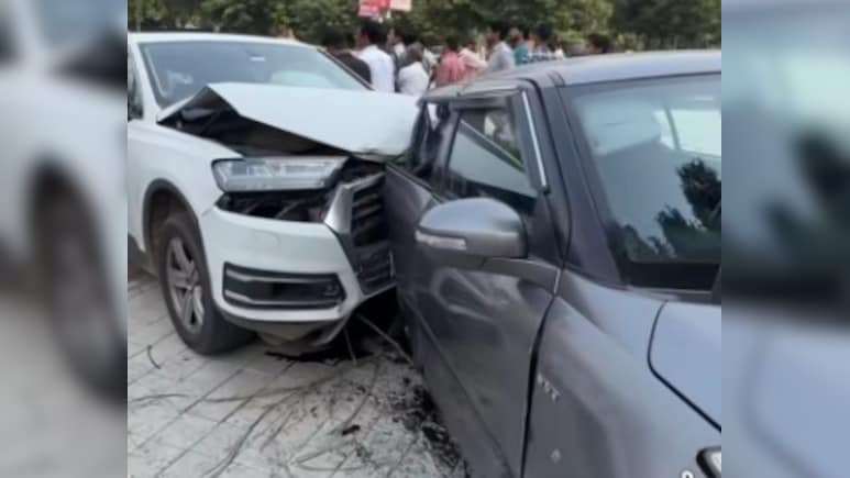 जयपुर में हिट एंड रन मामला! स्पीड इतनी ज्यादा कि खुल गया एयर बैग, ड्राइविंग सीट पर था पूर्व मंत्री का नाबालिग बेटा जयपुर में हिट एंड रन मामला! स्पीड इतनी ज्यादा कि खुल गया एयर बैग, ड्राइविंग सीट पर था पूर्व मंत्री का नाबालिग बेटा