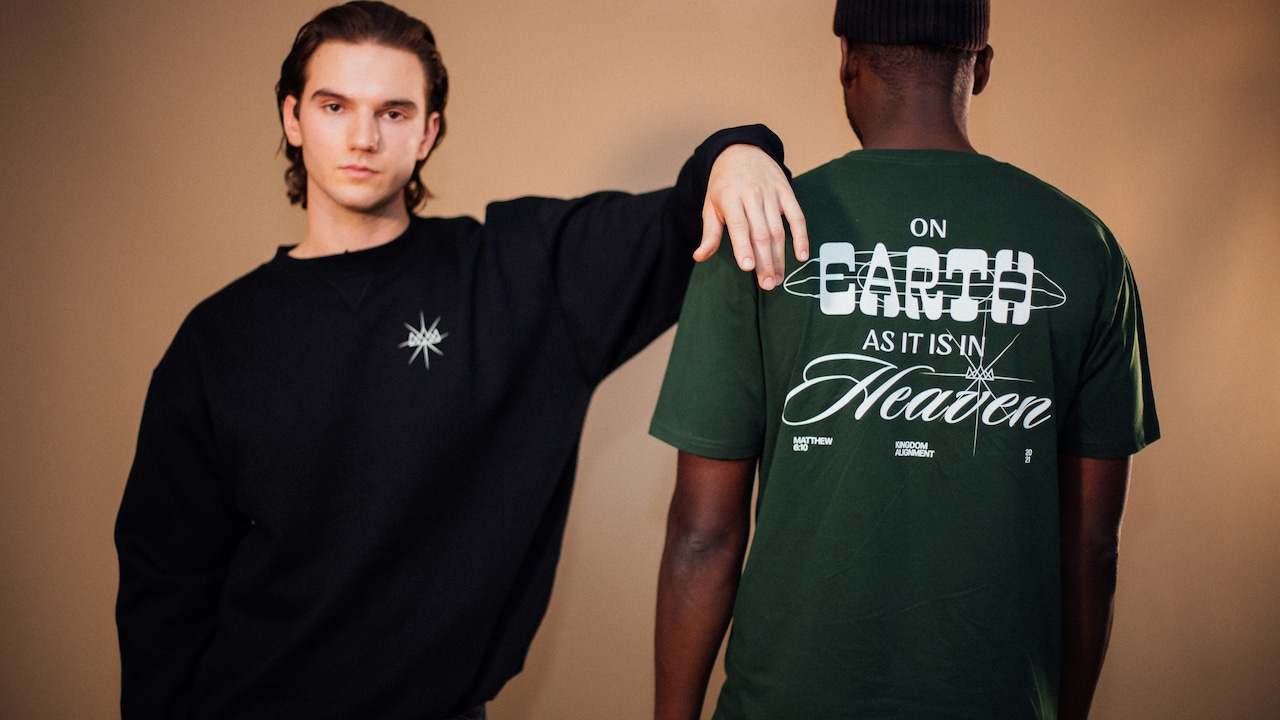 5 Reasons Front-Open Sweatshirts Are The Best Outfit For Changing Weather