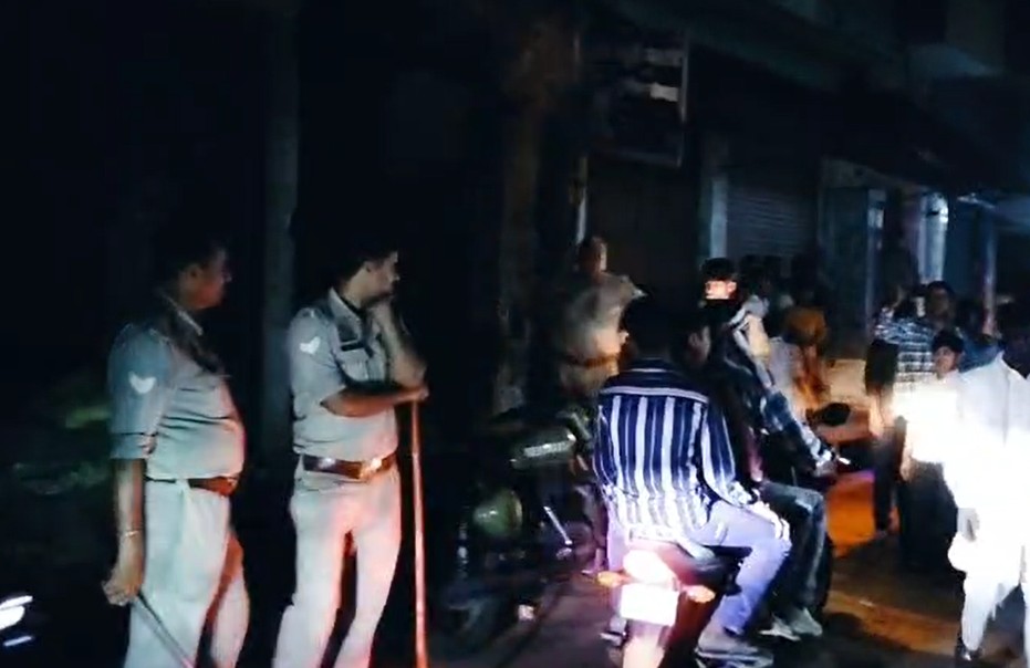 यूपी के कासगंज में दो समुदाय में हुआ विवाद, कई राउंड फायरिंग भी की गई
