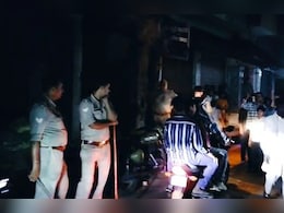 यूपी के कासगंज में दो समुदाय में हुआ विवाद, कई राउंड फायरिंग भी की गई यूपी के कासगंज में दो समुदाय में हुआ विवाद, कई राउंड फायरिंग भी की गई