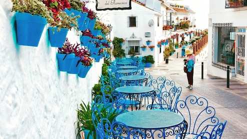 Spain's 'Chair Thieves' Arrested For Stealing Over 1,000 Restaurant Seats