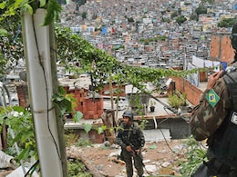 सोशल मीडिया का इस्तेमाल, इलाके पर कब्जा.. समय के साथ खुद को यूं बदलता रहा ब्राजील का ड्रग्स माफिया सोशल मीडिया का इस्तेमाल, इलाके पर कब्जा.. समय के साथ खुद को यूं बदलता रहा ब्राजील का ड्रग्स माफिया