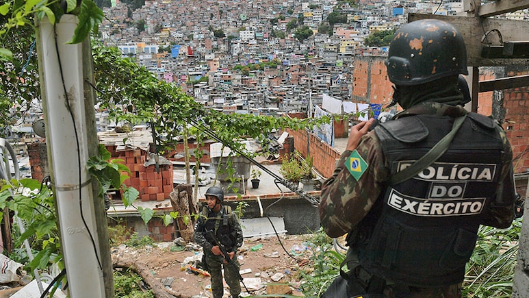 सोशल मीडिया का इस्तेमाल, इलाके पर कब्जा.. समय के साथ खुद को यूं बदलता रहा ब्राजील का ड्रग्स माफिया सोशल मीडिया का इस्तेमाल, इलाके पर कब्जा.. समय के साथ खुद को यूं बदलता रहा ब्राजील का ड्रग्स माफिया